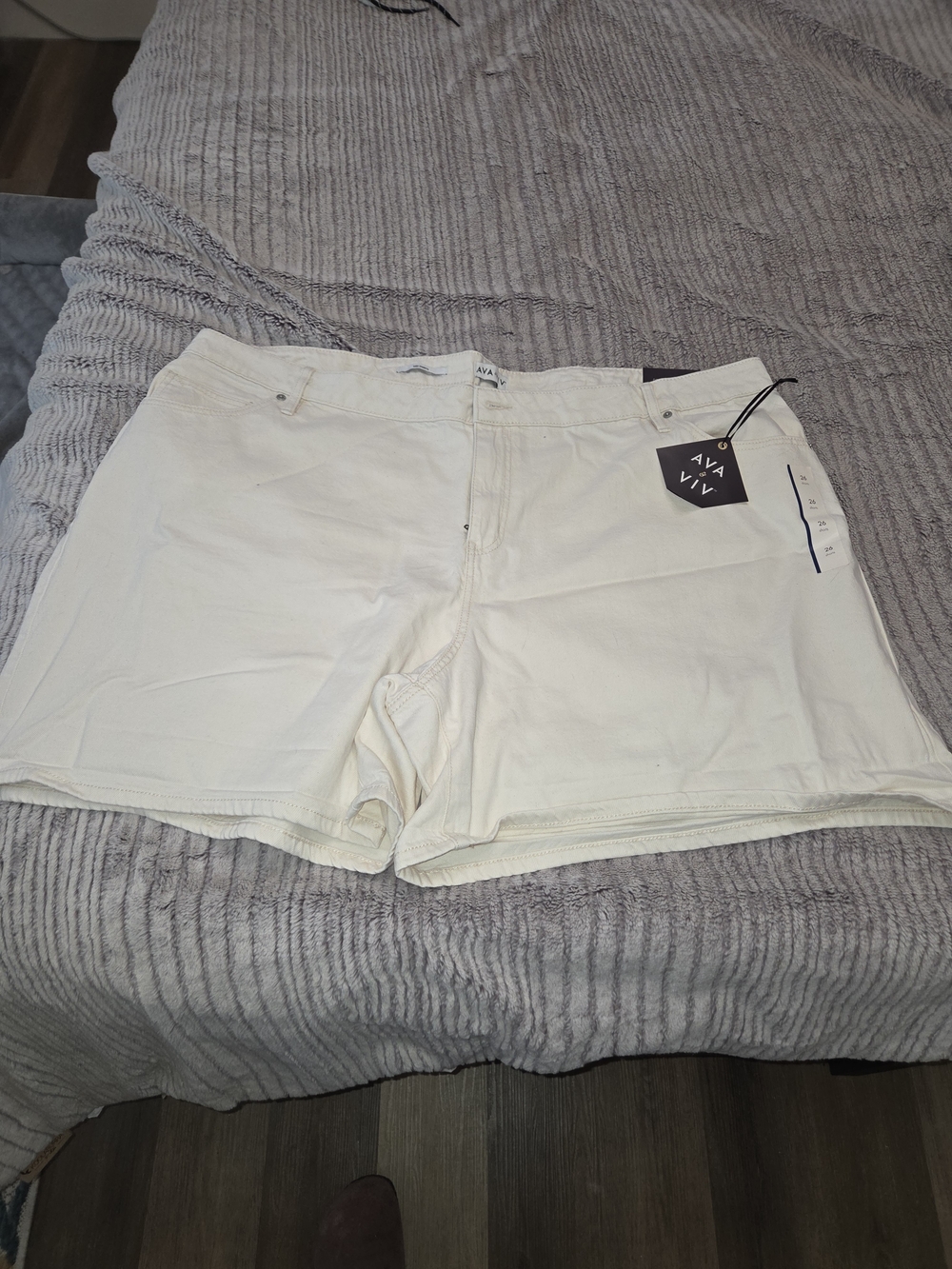 Ava & Viv Cream Women's Stretch Bermuda Shorts